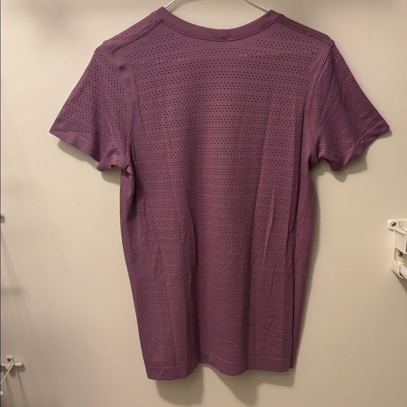 Lululemon Swiftly Breathe Hip-Length Short Sleeve in Wisteria Purple, S - Picture 3 of 5